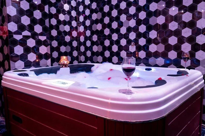 Aura International Thai Spa luxury suite